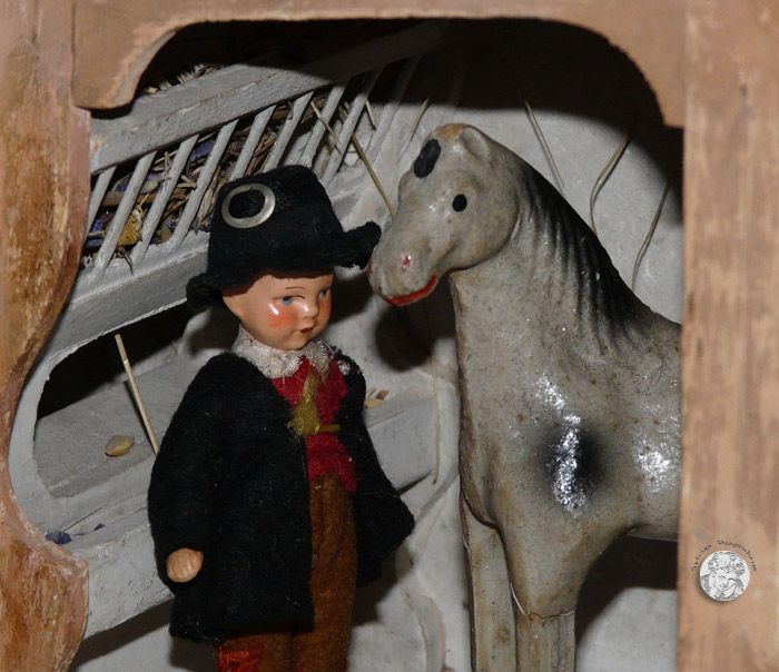 Antikspielzeug für Jungs - antiker Pferdestall von um 1910