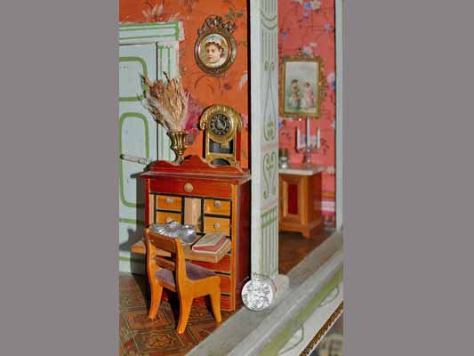 Jugendstil-Puppenstube mit Erker