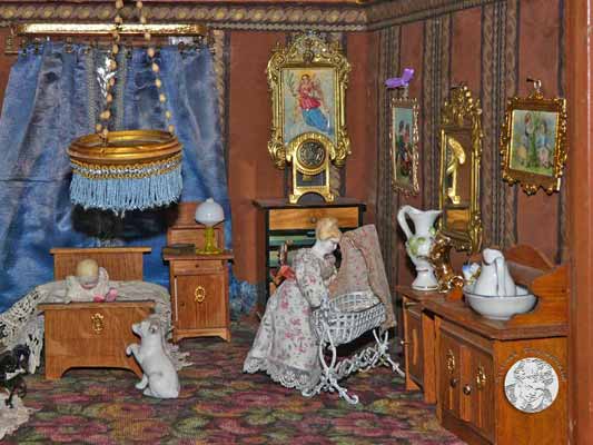 antike Gründerzeitstube mit Biedermeiersekretär