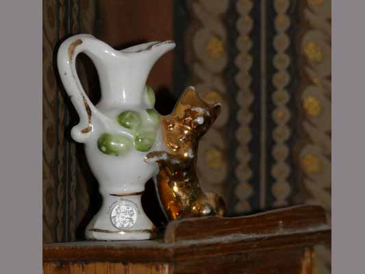 antike Gründerzeitstube mit Biedermeiersekretär