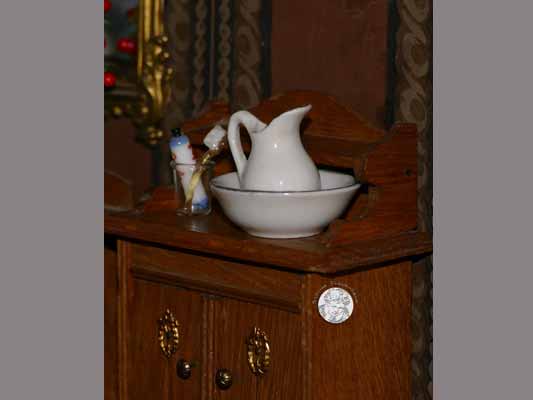 antike Gründerzeitstube mit Biedermeiersekretär