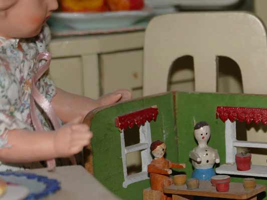 antike Puppenküche, Gehäuse Gebrüder Bing Nürnberg