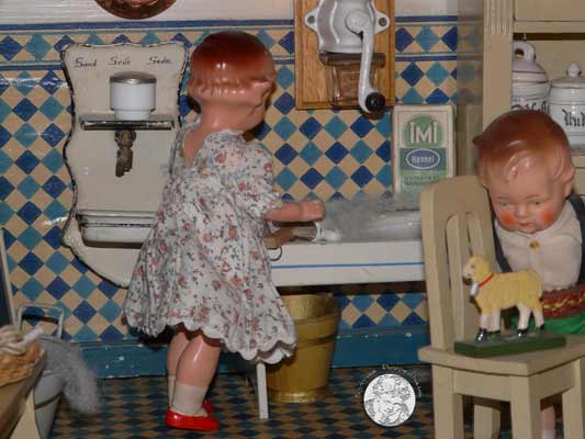 antike Puppenküche, Gehäuse Gebrüder Bing Nürnberg