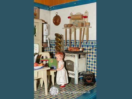 antike Puppenküche, Gehäuse Gebrüder Bing Nürnberg