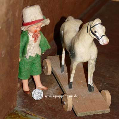 antikes Puppenhaus mit Pferdestall von um 1900