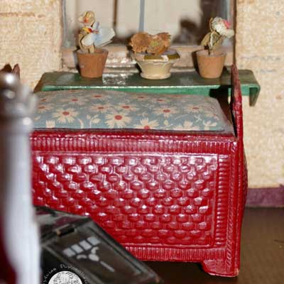 antikes Puppenhaus mit Pferdestall von um 1900