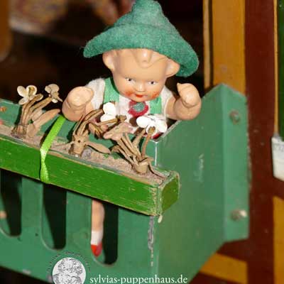 antikes Puppenhaus mit Pferdestall von um 1900