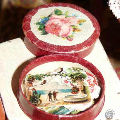 antikes Puppenhaus mit Pferdestall von um 1900