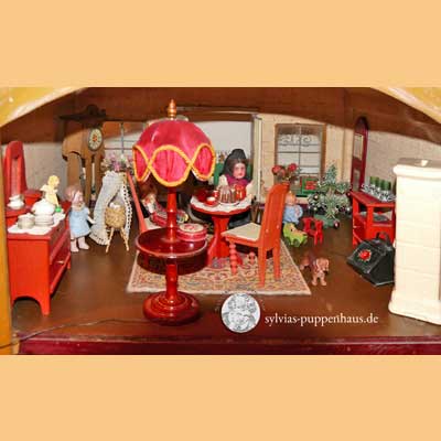 antikes Puppenhaus mit Pferdestall von um 1900