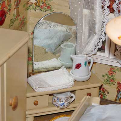 antike Puppenstube aus den 30er Jahren