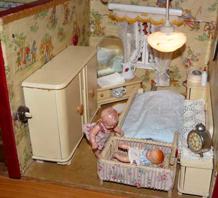 antike Puppenstube aus den 30er Jahren