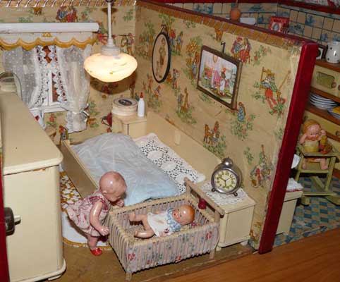 antike Puppenstube aus den 30er Jahren