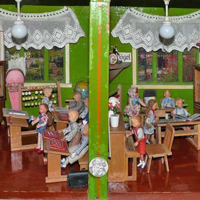 antike Puppenschule aus den 30er Jahren - Bild 1