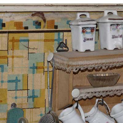 antike Puppenküche 20er Jahre - mit der orginalen Einrichtung