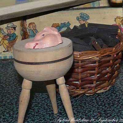 antike Puppenküche 20er Jahre - mit der orginalen Einrichtung