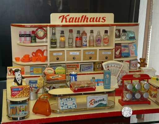 Wirtschaftswunder pur, Kaufhaus um 1955 - Bild 1