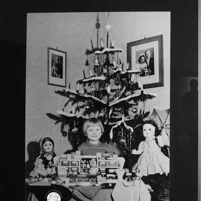 Originalfoto Kind mit Kaufmannsladen