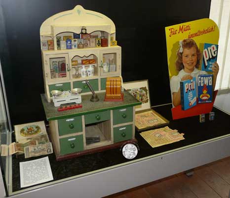 In den Nachkriegsjahren selbstgebauter Laden