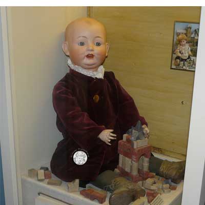 Porzellankopfpuppe Catterfelder Puppenfabrik um 1900, typ. Merkmal: abstehende Ohren