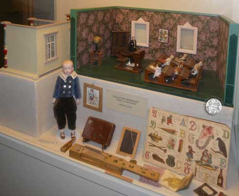 Schulstube Gründerzeit 2. Hälfte 19. Jahrhundert, Tapezierung später