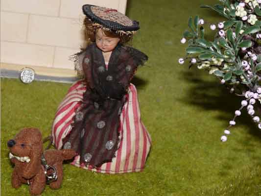 Der Garten mit Blumenladen links vom Haus