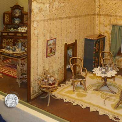 Puppenstube, Gründerzeit, um 1880, außergewönliche Laubsägemöbel aus Böhmen