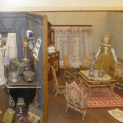 Puppenstube, Gründerzeit, um 1880, außergewönliche Laubsägemöbel aus Böhmen - Bild 1