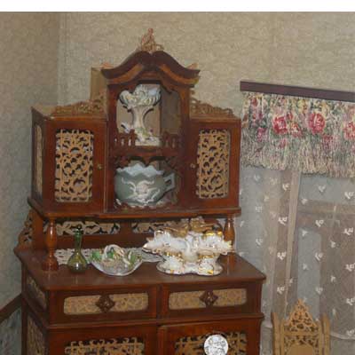 Puppenstube, Gründerzeit, um 1880, außergewönliche Laubsägemöbel aus Böhmen