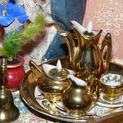 Gründerzeitstube mit kleiner Französin von vor 1900