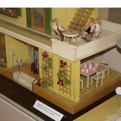 Puppenhaus der Firma Moritz Gottschalk, Marienberg/Erzgebirge, DDR, um 1957