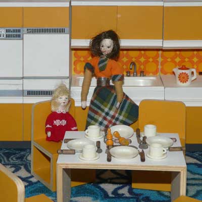 Selbst gebaute westdeutsche Puppenstube, 70er Jahre