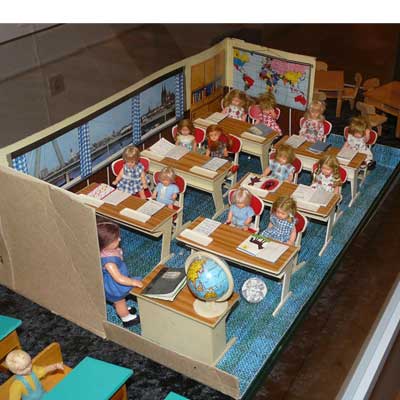 Puppenschule von Modella, um 1969