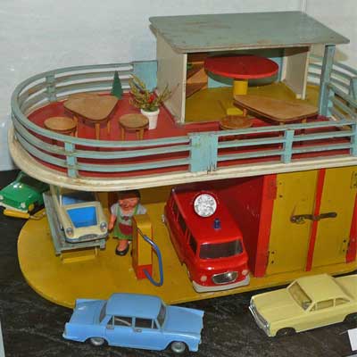 Selbst gebautes Parkhaus, DDR, wohl 60er Jahre