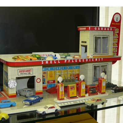 Tankstelle mit Hochgarage, Hersteller Mettoy, funktionierende Waschanlage