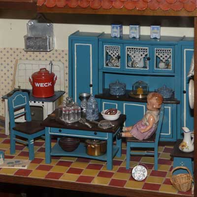 Selbst gebautes 1 zu 12 Puppenhaus