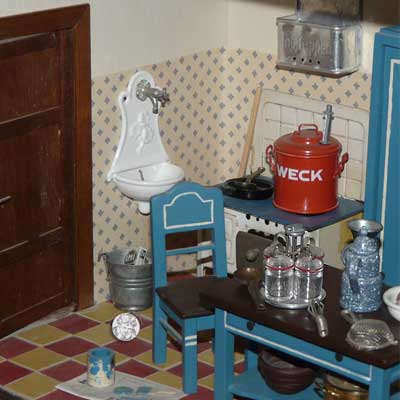 Selbst gebautes 1 zu 12 Puppenhaus