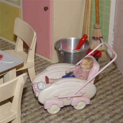 Riesiges Puppenhaus, 1950er/1960er Jahre - Küche