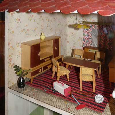 Riesiges Puppenhaus, 1950er/1960er Jahre - Stube oben
