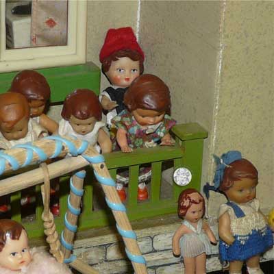 Haus Sonnenschein mit ganz vielen ARI-Püppchen9