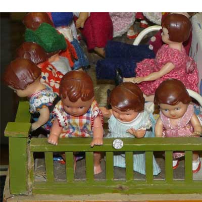 Haus Sonnenschein mit ganz vielen ARI-Püppchen9