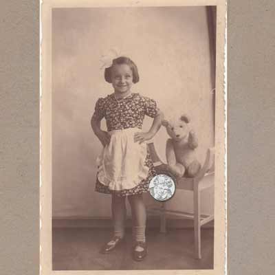 AK Mädchen mit Teddybär, 1920er Jahre