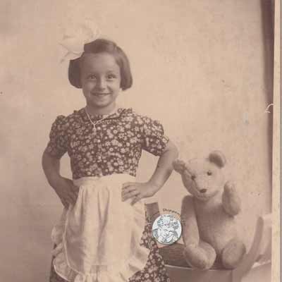 AK Mädchen mit Teddybär, 1920er Jahre