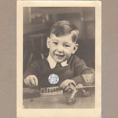 Foto Junge mit Spielzeug, 1930er Jahre