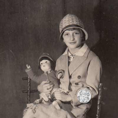 Foto Mädchen mit Puppe, 1930er Jahre