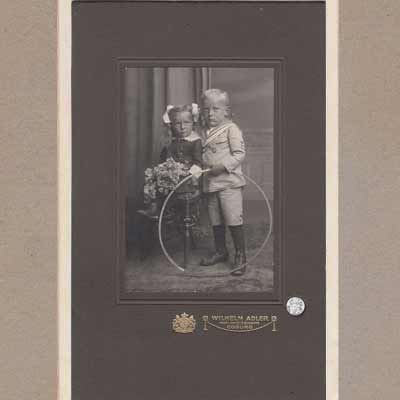 Kabinettfoto, um 1900, Fotograf Wilhelm Adler