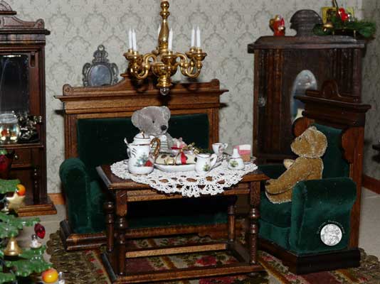 Große 1:12 Puppenstube, der Salon links