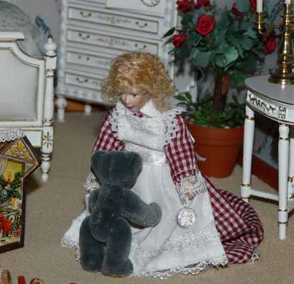 Bitte, ich möchte doch nur mit Mamas Puppenhaus spielen.