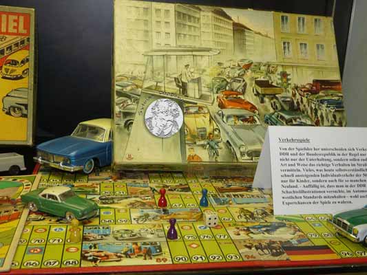 Gesellschaftsspiele aus Deutschland-Ost und Deutschland-West - Bild 1