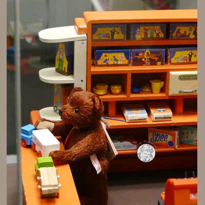 Mit Teddy durchs Dresdner Spielzeugland