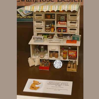 Verkauft im Spielwarenhaus B. A. Müller, um 1930